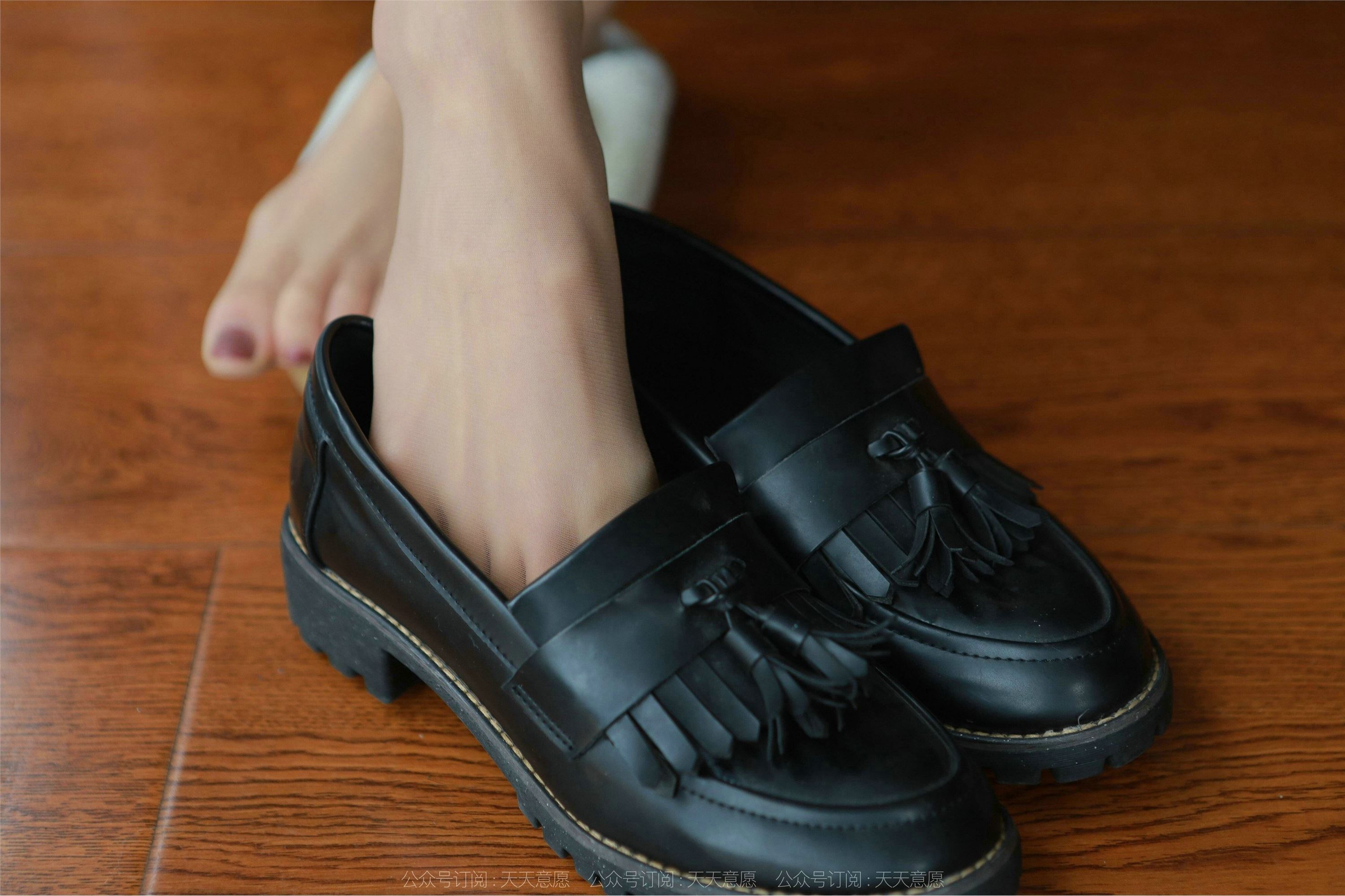 IESS异思趣向  2022.03.03 丝享家1018：团团《可爱JK装》